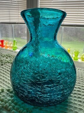Vintage Beautiful Cracked Turquoise Crackle Art Glass Vase 6.5” Tall